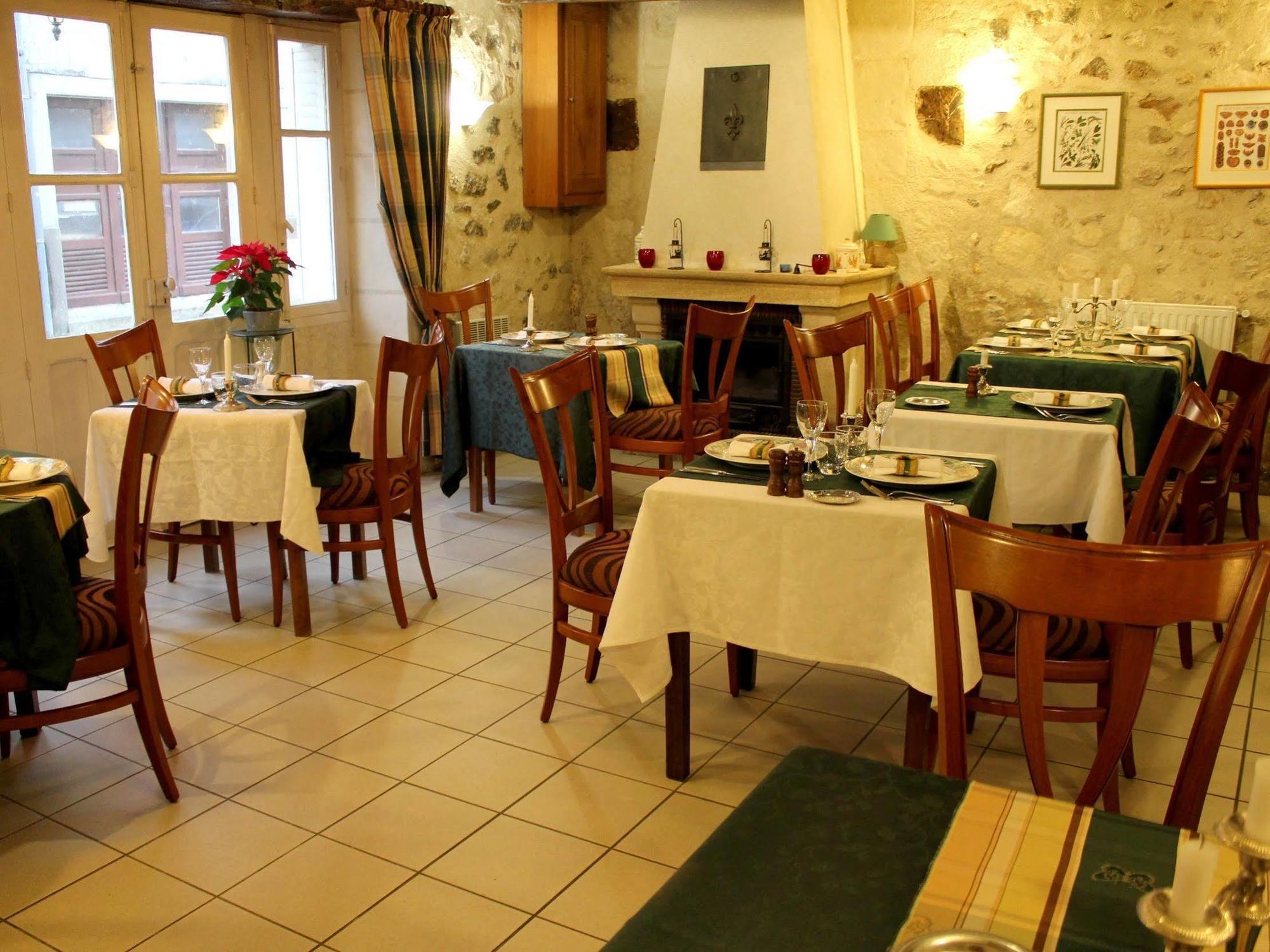 Logis Auberge Le Colombien - Hotel Et Restaurant Villandry Εξωτερικό φωτογραφία
