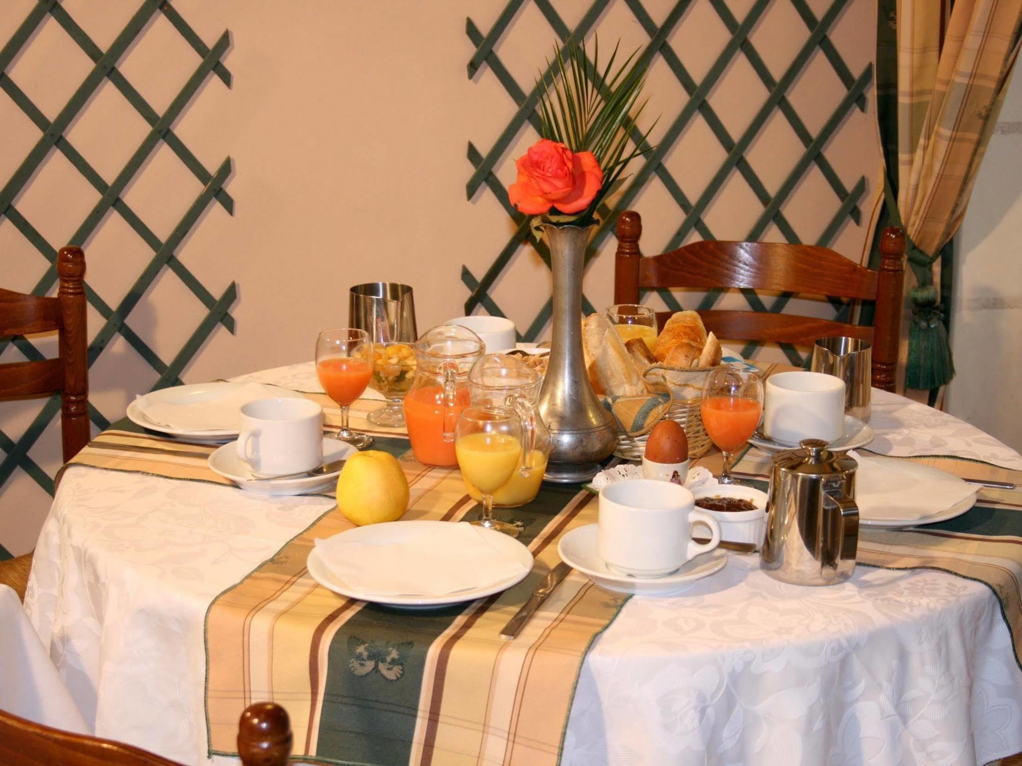 Logis Auberge Le Colombien - Hotel Et Restaurant Villandry Εξωτερικό φωτογραφία
